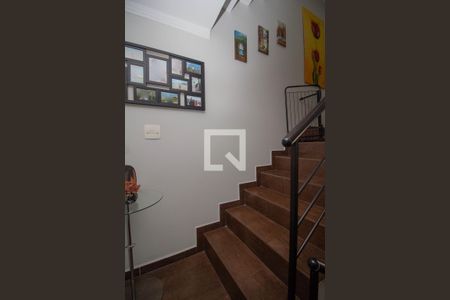 Casa à venda com 200m², 3 quartos e 3 vagasEscada