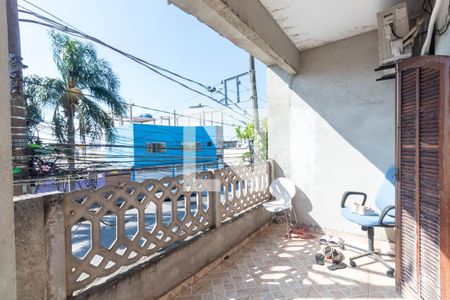 Casa à venda com 200m², 3 quartos e 2 vagas Casa à venda com 200m², 3 quartos e 2 vagasVaranda