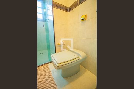 Casa à venda com 260m², 4 quartos e 6 vagas Casa à venda com 260m², 4 quartos e 6 vagasBanheiro Social