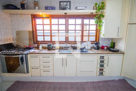 Casa à venda com 260m², 4 quartos e 6 vagas Casa à venda com 260m², 4 quartos e 6 vagasCozinha