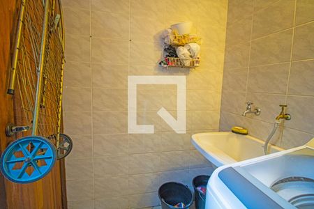 Casa à venda com 260m², 4 quartos e 6 vagas Casa à venda com 260m², 4 quartos e 6 vagasÁrea de Serviço