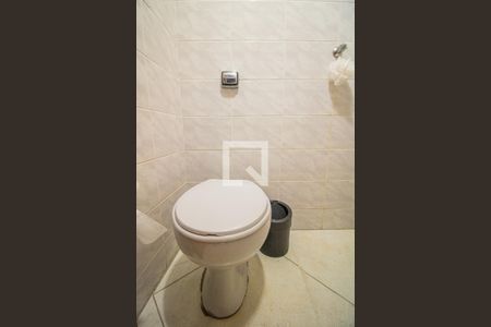 Casa à venda com 260m², 4 quartos e 6 vagas Casa à venda com 260m², 4 quartos e 6 vagasBanheiro de serviço