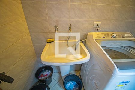 Casa à venda com 260m², 4 quartos e 6 vagas Casa à venda com 260m², 4 quartos e 6 vagasÁrea de Serviço