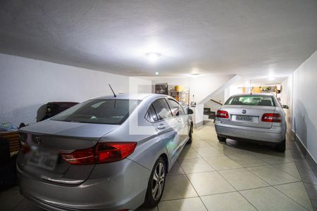 Casa à venda com 260m², 4 quartos e 6 vagas Casa à venda com 260m², 4 quartos e 6 vagasGaragem