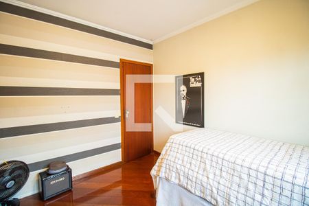 Casa à venda com 260m², 4 quartos e 6 vagas Casa à venda com 260m², 4 quartos e 6 vagasQuarto 2