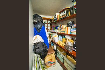 Casa à venda com 260m², 4 quartos e 6 vagas Casa à venda com 260m², 4 quartos e 6 vagasDespensa