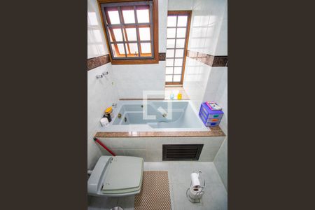 Casa à venda com 260m², 4 quartos e 6 vagas Casa à venda com 260m², 4 quartos e 6 vagasBanheiro da Suíte