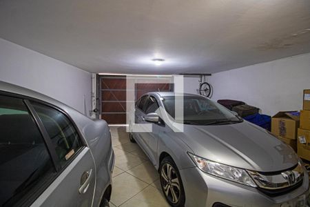 Casa à venda com 260m², 4 quartos e 6 vagas Casa à venda com 260m², 4 quartos e 6 vagasGaragem