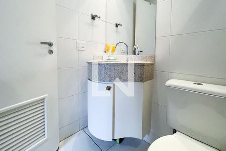 Apartamento para alugar com 242m², 3 quartos e 3 vagasBanheiro de serviço