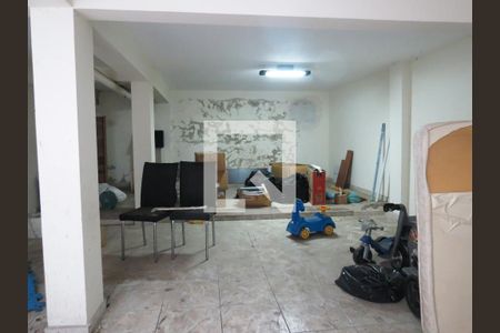 Casa à venda com 170m², 3 quartos e 3 vagas Fundos