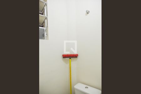 Apartamento à venda com 90m², 2 quartos e sem vaga Apartamento à venda com 90m², 2 quartos e sem vagaBanheiro de serviço