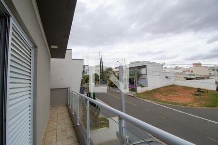 Casa de condomínio para alugar com 211m², 4 quartos e 3 vagas Casa de condomínio para alugar com 211m², 4 quartos e 3 vagasVaranda da Suíte