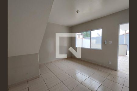 Sala  de casa para alugar com 2 quartos, 65m² em Vila Romanópolis, Ferraz de Vasconcelos