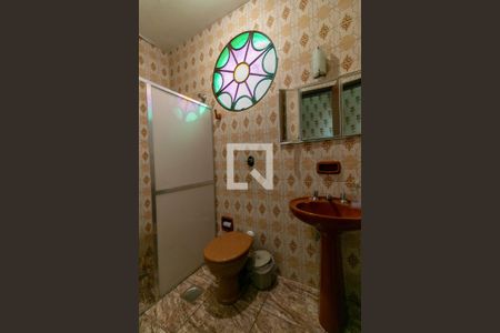 Casa à venda com 386m², 8 quartos e 2 vagas Casa à venda com 386m², 8 quartos e 2 vagasBanheiro de Serviço