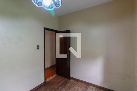 Casa à venda com 386m², 8 quartos e 2 vagas Casa à venda com 386m², 8 quartos e 2 vagasQuarto 5