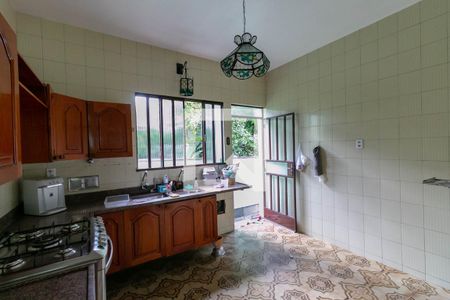 Casa à venda com 386m², 8 quartos e 2 vagas Casa à venda com 386m², 8 quartos e 2 vagasCozinha