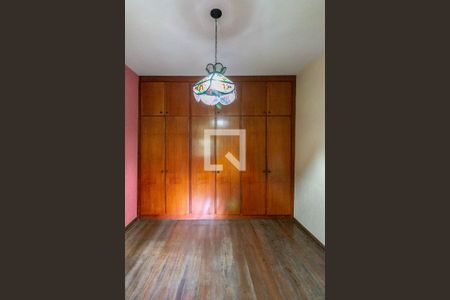 Casa à venda com 386m², 8 quartos e 2 vagas Casa à venda com 386m², 8 quartos e 2 vagasQuarto 3