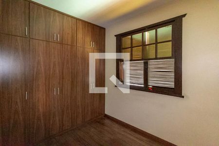 Casa à venda com 386m², 8 quartos e 2 vagas Casa à venda com 386m², 8 quartos e 2 vagasQuarto 9