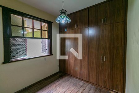 Casa à venda com 386m², 8 quartos e 2 vagas Casa à venda com 386m², 8 quartos e 2 vagasQuarto 5