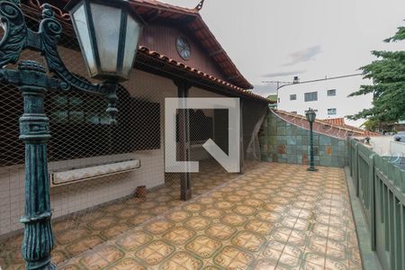 Casa à venda com 386m², 8 quartos e 2 vagas Casa à venda com 386m², 8 quartos e 2 vagasÁrea comum