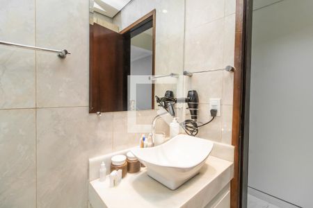 Casa à venda com 210m², 3 quartos e 3 vagasBanheiro Social