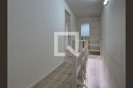 Casa à venda com 50m², 2 quartos e sem vagaEscada
