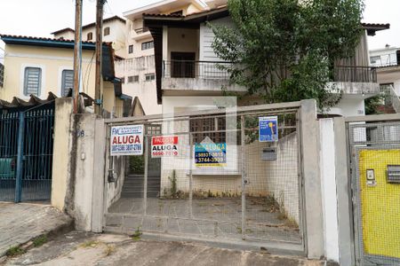 Casa para alugar com 190m², 4 quartos e 2 vagas Casa para alugar com 190m², 4 quartos e 2 vagasFachada - Plaquinha do QuintoAndar