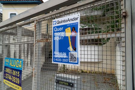 Casa para alugar com 190m², 4 quartos e 2 vagas Casa para alugar com 190m², 4 quartos e 2 vagasFachada - Plaquinha do QuintoAndar