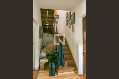 Escada de casa para alugar com 3 quartos, 300m² em Vila Pompéia, São Paulo