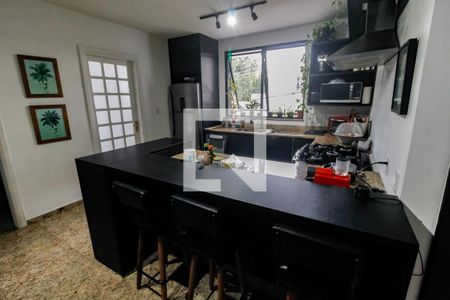 Casa à venda com 440m², 4 quartos e 4 vagasCozinha - Armários