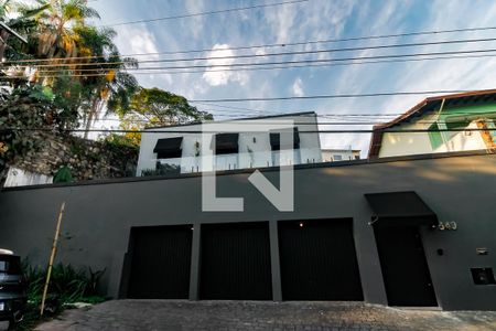 Casa à venda com 440m², 4 quartos e 4 vagasFachada casa