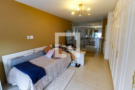 Casa à venda com 440m², 4 quartos e 4 vagasSuíte 2