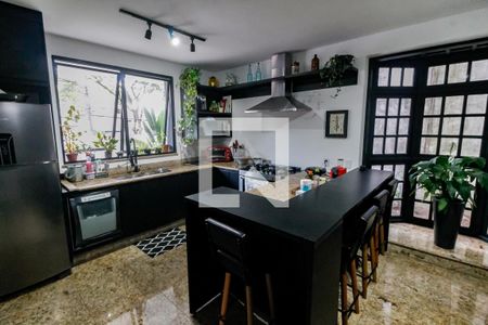 Casa à venda com 440m², 4 quartos e 4 vagasCozinha - Armários