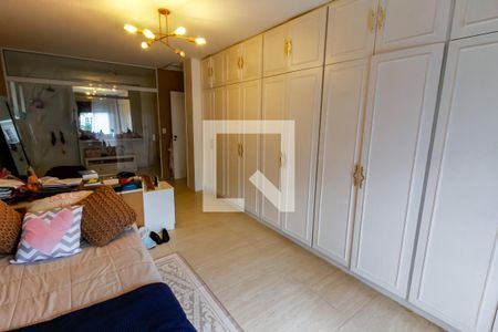 Casa à venda com 440m², 4 quartos e 4 vagasSuíte 2