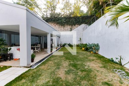 Casa à venda com 440m², 4 quartos e 4 vagasQuintal