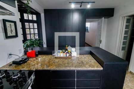 Casa à venda com 440m², 4 quartos e 4 vagasCozinha - Armários