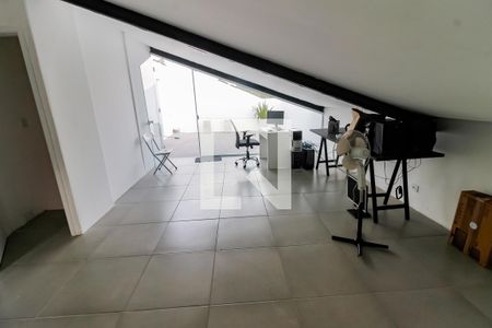 Casa à venda com 440m², 4 quartos e 4 vagasEscritório