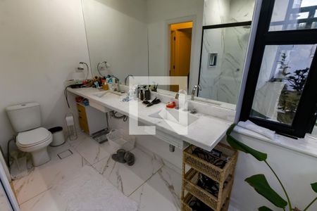 Casa à venda com 440m², 4 quartos e 4 vagasBanheiro
