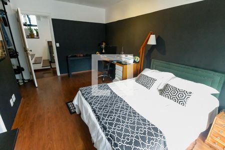 Casa à venda com 440m², 4 quartos e 4 vagasSuíte 1