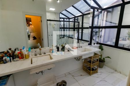 Casa à venda com 440m², 4 quartos e 4 vagasBanheiro