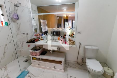Casa à venda com 440m², 4 quartos e 4 vagasBanheiro da Suíte 2