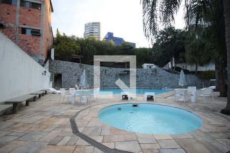 Apartamento à venda com 225m², 2 quartos e 2 vagasÁrea comum - Piscina