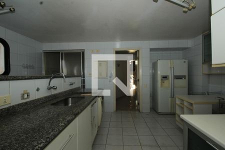 Apartamento à venda com 225m², 2 quartos e 2 vagasCozinha - Armários