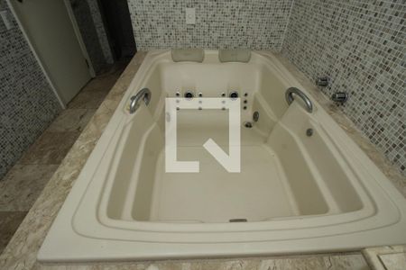 Apartamento à venda com 225m², 2 quartos e 2 vagasBanheiro da suíte 1