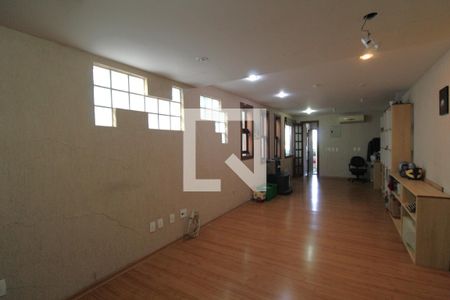 Casa para alugar com 250m², 3 quartos e 3 vagasSala de TV