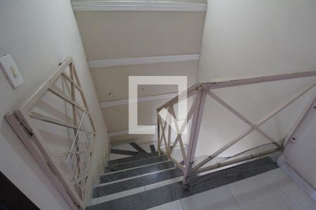 Casa para alugar com 250m², 3 quartos e 3 vagasEscada