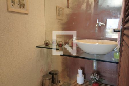 Casa para alugar com 250m², 3 quartos e 3 vagasSalão - Banheiro