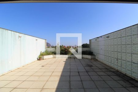 Casa para alugar com 250m², 3 quartos e 3 vagasFundos da casa