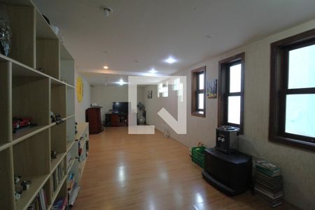 Casa para alugar com 250m², 3 quartos e 3 vagasSala de TV