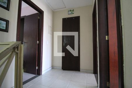 Casa para alugar com 250m², 3 quartos e 3 vagasHall entre os quartos e o banheiro social